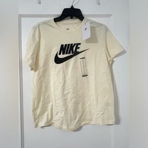 Light yellow Nike tee (Brand new)